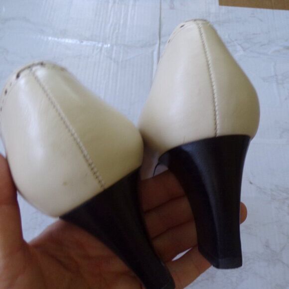Ann Taylor leather italian heels 10 - Picture 6 of 9